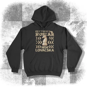 Ez itt egy huszár... feliratú, kenguruzsebes, kapucnis pulóver - fekete színben