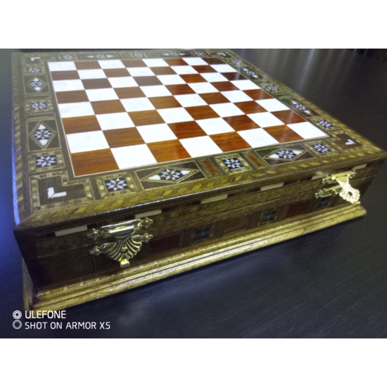 Gyöngyház sakktábla (TTT)